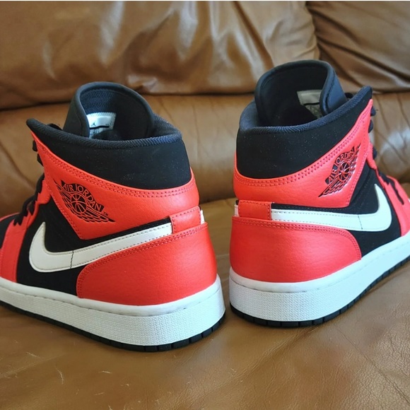 AIR JORDAN: 1 Mid ‘Infrared 23’ Sneakers 100% Authentic - Picture 2 of 8